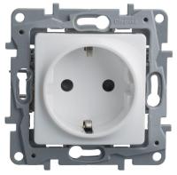 Розетка 2К+З Legrand Etika 16A 250V с/з винтовой зажим немецкий стандарт белая 672221