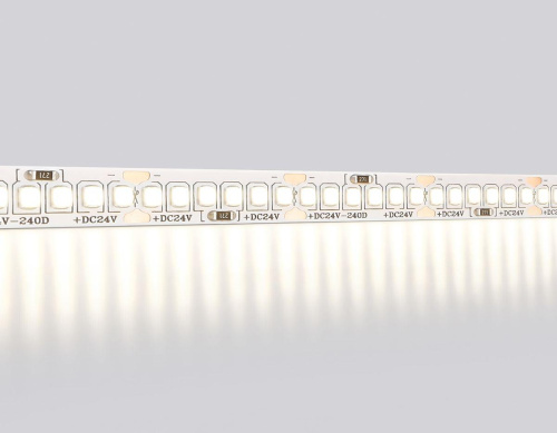Светодиодная лента Ambrella Light 22W/m 240LED/m 2835SMD дневной белый 5M GS3502