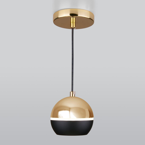 Подвесной светодиодный светильник Elektrostandard DLS023 9W 4200K черный/золото a047804 Подвесной светодиодный светильник Elektrostandard DLS023 9W 4200K черный/золото a047804