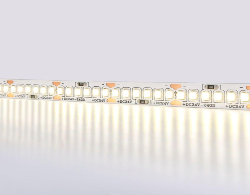 Светодиодная лента Ambrella Light 18W/m 240LED/m 2835SMD дневной белый 5M GS3302