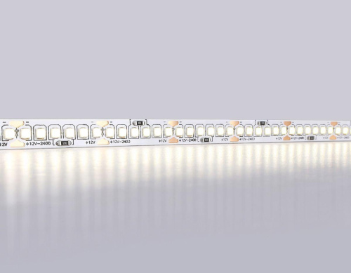Светодиодная лента Ambrella Light 17W/m 240LED/m 2835SMD дневной белый 5M GS1402