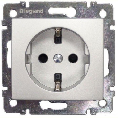 Розетка 2К+3 Legrand Valena 16A 250V с/з со шторками безвинтовой зажим алюминий 770211