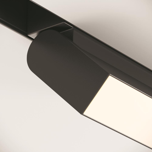 Трековый светодиодный светильник для магнитного шинопровода Maytoni Track lamps TR013-2-10W4K-B Трековый светодиодный светильник для магнитного шинопровода Maytoni Track lamps TR013-2-10W4K-B