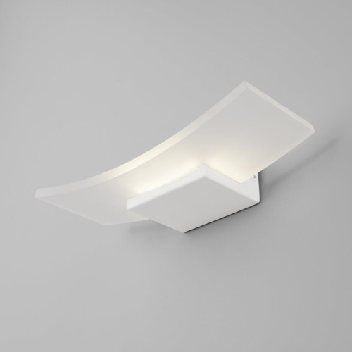 Настенный светодиодный светильник Eurosvet Share 40152/1 Led белый