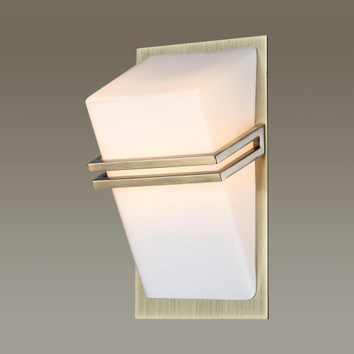 Настенный светильник Odeon Light Tiara 2023/1W