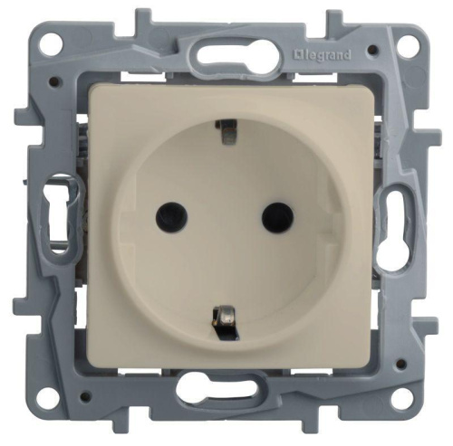 Розетка 2К+З Legrand Etika 16A 250V с/з винтовой зажим немецкий стандарт слоновая кость 672321