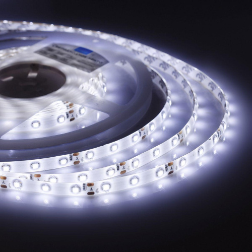 Светодиодная влагозащищенная лента Apeyron 4,8W/m 60LED/m 3528SMD холодный белый 2,5M 10-131 Светодиодная влагозащищенная лента Apeyron 4,8W/m 60LED/m 3528SMD холодный белый 2,5M 10-131
