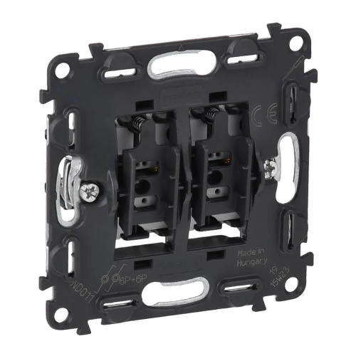 Выключатель двухполюсный Legrand Valena Мех In Matic 16AX 250V винтовой зажим 752002