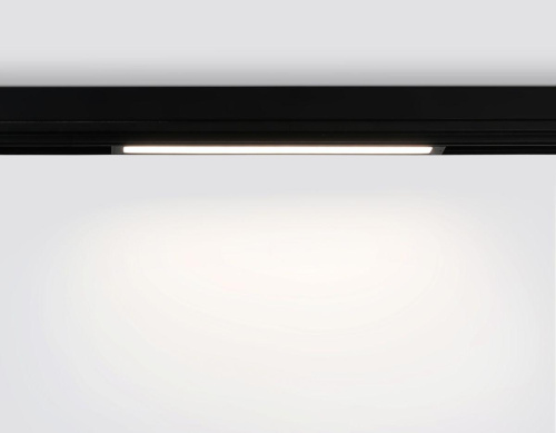 Трековый светодиодный светильник Ambrella Light Track System Magnetic 220V GL1272