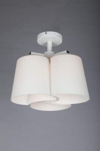 Потолочная люстра Omnilux OML-28107-03