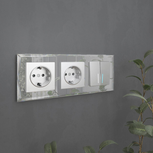 Рамка Werkel Diamant на 3 поста зеркальный WL08-Frame-03 4690389143830