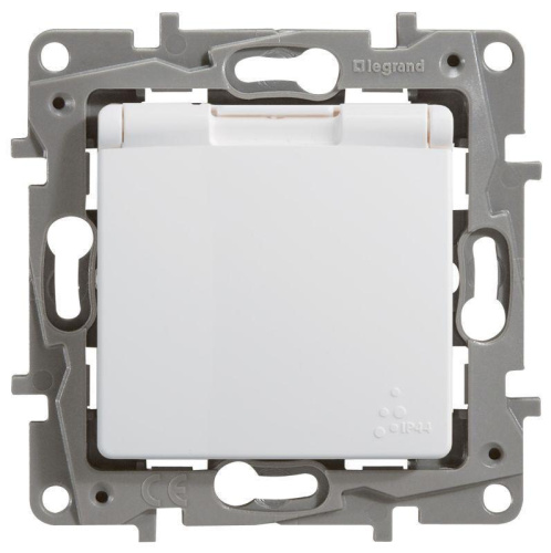 Розетка 2К+З Legrand Etika 16A 250V с/з со шторками крышкой безвинтовой зажим немецкий стандарт белый 672232