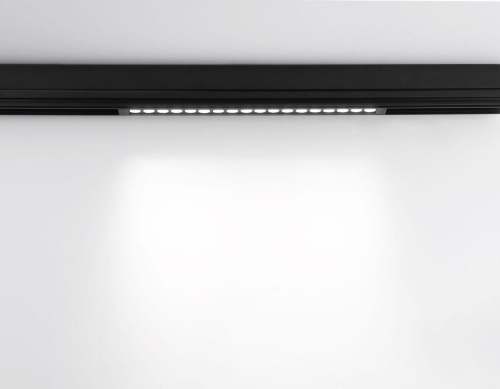 Трековый светодиодный светильник Ambrella Light Track System Magnetic 220V GL1312