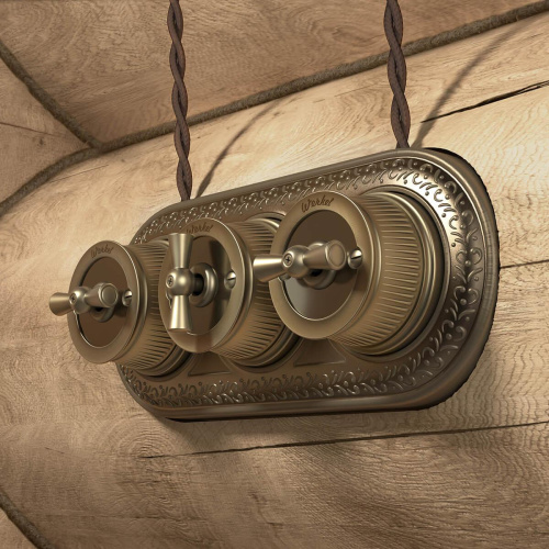 Рамка Werkel Antik Runda на 3 поста бронза WL70-frame-03 4690389106545