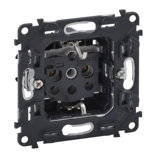 Розетка Legrand Valena Мех In Matic 16A 250V с/з винтовой зажим 753025