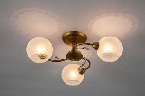 Потолочная люстра Escada 1111/3