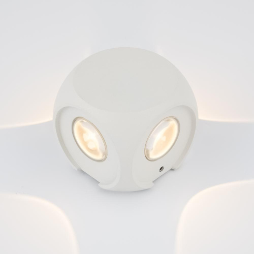 Уличный настенный светодиодный светильник Maytoni Knightsbridge O014WL-L4W