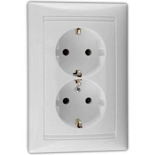 Розетка 2x2К+З Legrand Valena 16A 250V с/з винтовой зажим белая 774400