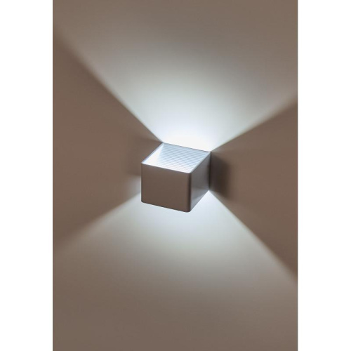 Настенный светодиодный светильник IMEX Geometry IL.0014.0003 WH Настенный светодиодный светильник IMEX Geometry IL.0014.0003 WH