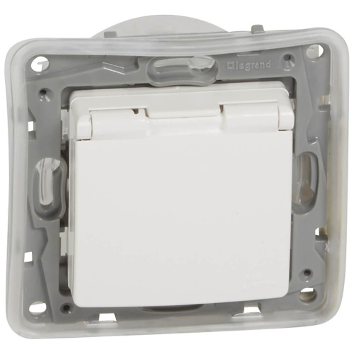Розетка 2К+З Legrand Etika 16A 250V с/з со шторками крышкой безвинтовой зажим немецкий стандарт белый 672232
