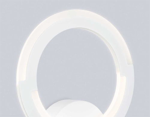Светильник светодиодный настенный Ambrella light ACRYLICA FA8946 Светильник светодиодный настенный Ambrella light ACRYLICA FA8946