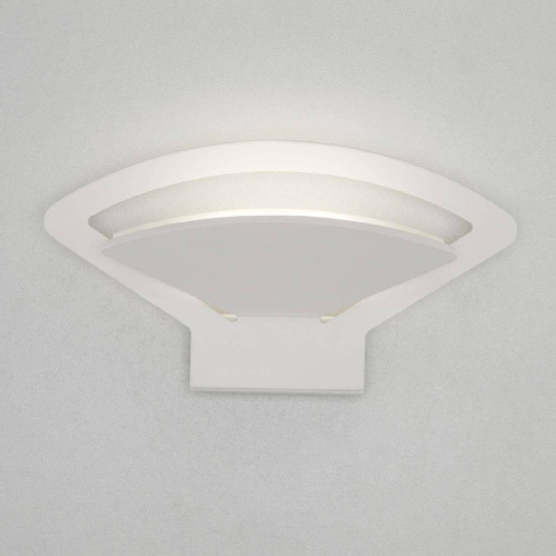Настенный светильник Elektrostandard Pavo MRL LED 1009 a043973 Настенный светильник Elektrostandard Pavo MRL LED 1009 a043973