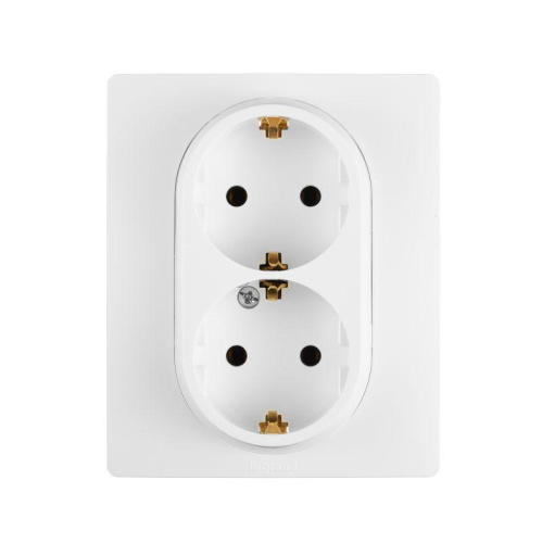Розетка 2X2К+З Legrand Etika 16A 250V с/з винтовой зажим немецкий стандарт белый 672223