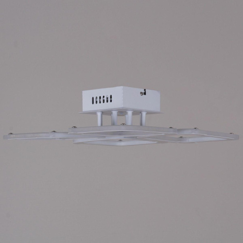 Потолочная светодиодная люстра Reluce 09821-3.3-04 WH