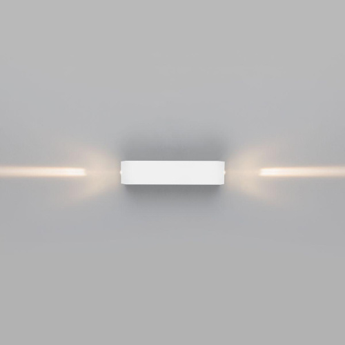 Уличный настенный светодиодный светильник Elektrostandard Blaze 35136/W белый a057049