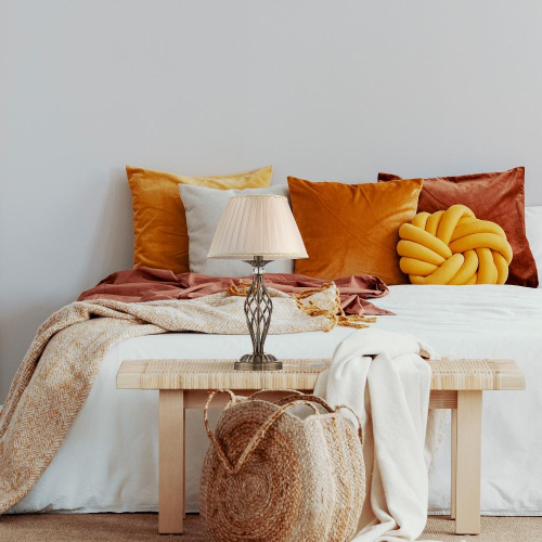 Настольная лампа Maytoni Grace RC247-TL-01-R