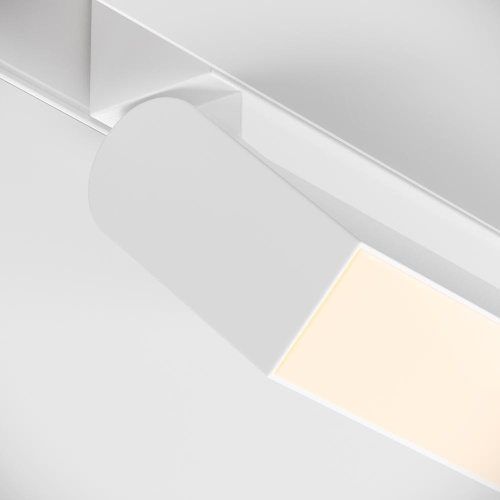 Трековый светодиодный светильник для магнитного шинопровода Maytoni Track lamps TR013-2-20W3K-W Трековый светодиодный светильник для магнитного шинопровода Maytoni Track lamps TR013-2-20W3K-W