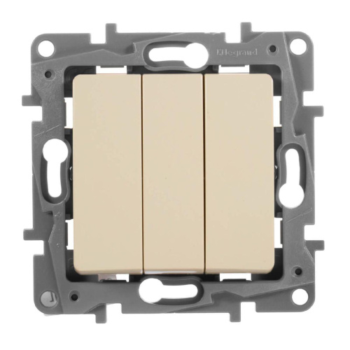 Выключатель трехклавишный Legrand Etika 10A 250V слоновая кость 672313