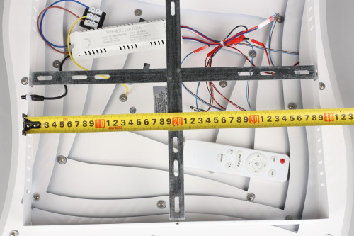 Потолочный светодиодный светильник Omnilux Colonnella OML-09207-208