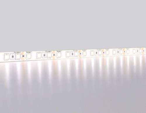 Светодиодная влагозащищенная лента Ambrella Light 9,6W/m 120LED/m 2835SMD дневной белый 5M GS1202