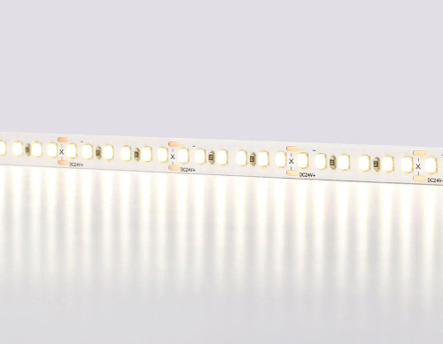 Светодиодная лента Ambrella Light 14,4W/m 180LED/m 2835SMD дневной белый 5M GS3202