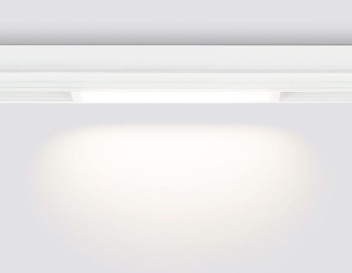 Трековый светодиодный светильник Ambrella Light Track System Magnetic 220V GL1261