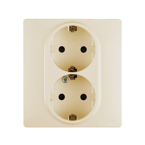Розетка 2X2К+З Legrand Etika 16A 250V с/з со шторками безвинтовой зажим немецкий стандарт слоновая кость 672333