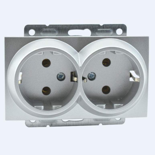 Розетка 2К+З двойная Mono Electric Despina/ Larissa 16A 250V винтовое подключение серебро 500-002104-120