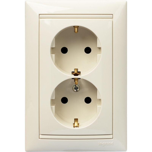 Розетка 2x2К+З Legrand Valena 16A 250V с/з со шторками винтовой зажим слоновая кость 774371