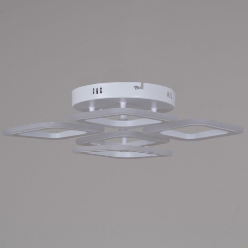 Потолочная светодиодная люстра Reluce 05104-0.3-4+1 WH